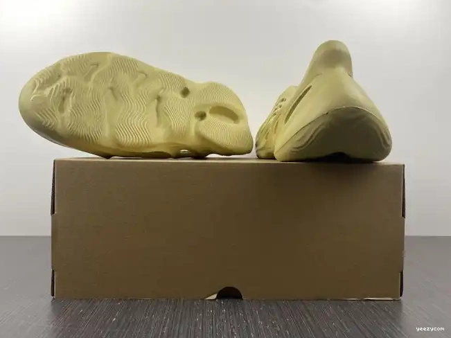 Yeezy Sulfur Adidas Foam RNNR GV6775 0516